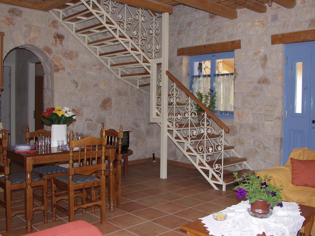 Ferienhaus Lithos Stone House *